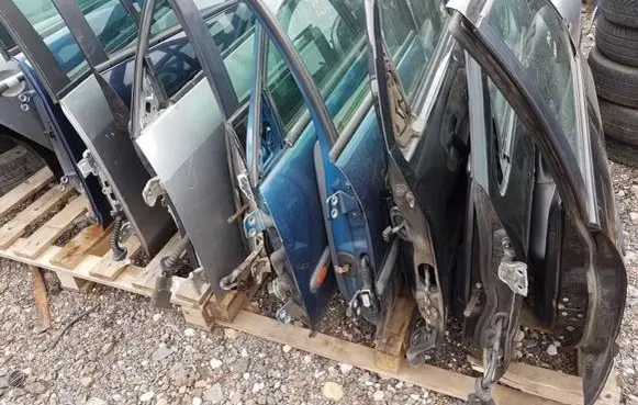Renault Laguna I Front door melynos