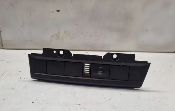 Ford Focus Windscreen/window heater switch 4M5113D734BC