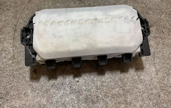 Citroen C4 III e-C4 Passenger airbag 9831018680 647799600E 0139378