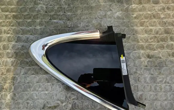 Porsche Taycan 9J1 Front triangle window/glass 9J1845297