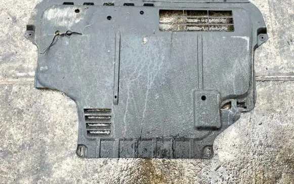 Volvo C70 Engine splash shield/under tray