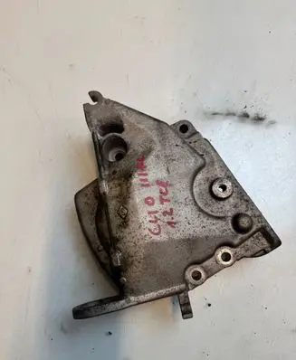 Renault Clio III Engine mount bracket 8200591131