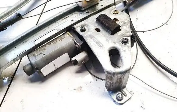 Peugeot 206 Front door window regulator motor