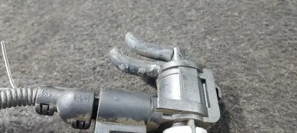 Audi A4 S4 B5 8D Turbo solenoid valve 1j0906283c