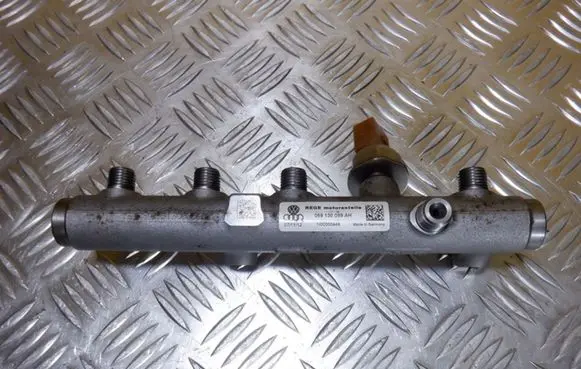 Volkswagen Phaeton Fuel main line pipe 059130089AH