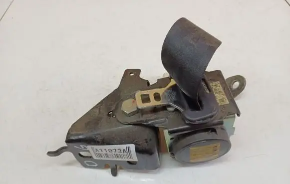 Mazda 3 I Rear seatbelt 0433009