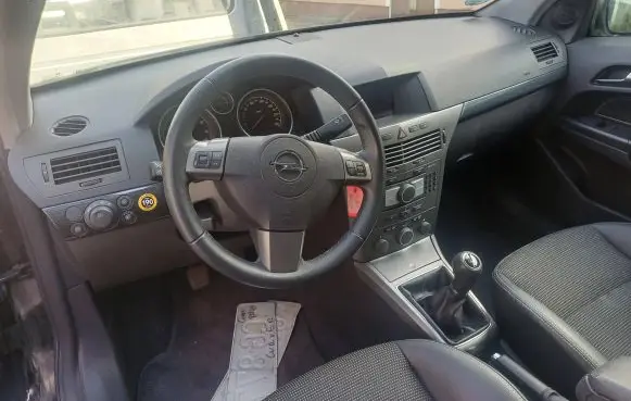Opel Astra H Dashboard