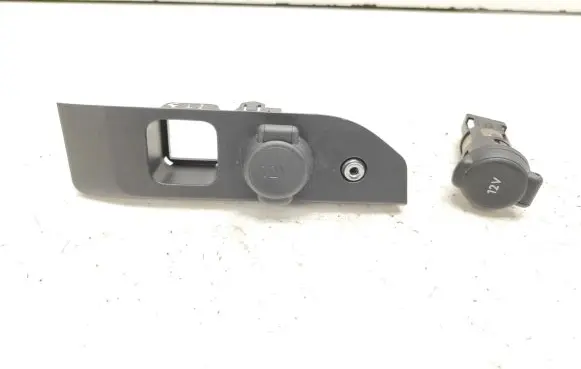 Peugeot Traveller AUX in-socket connector 98280920ZD 9811553777