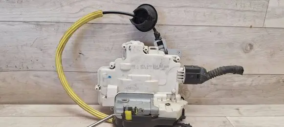 Audi A6 S6 C6 4F Rear door lock 4F0839016