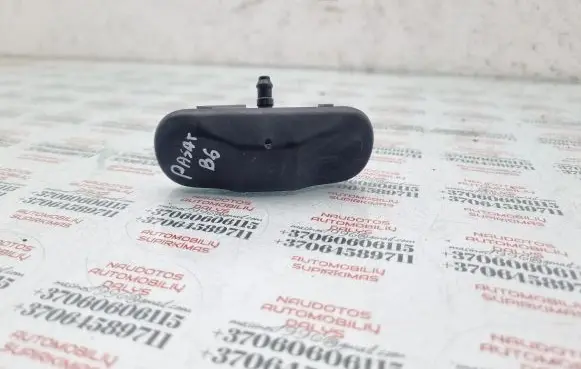 Volkswagen PASSAT B6 Windshield washer spray nozzle 5M0955986C