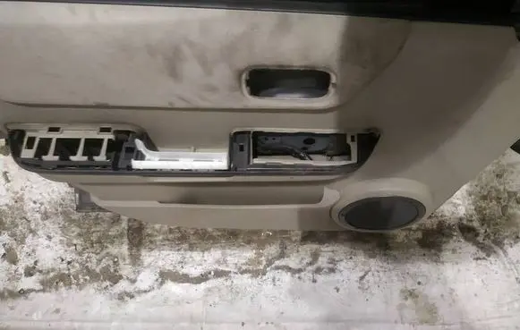 Nissan X-Trail T30 Front door card panel trim 