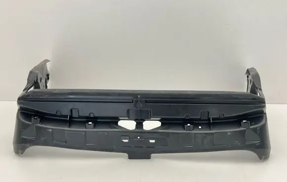 BMW X5 G05 Intercooler air guide/duct channel 22677510 7421675
