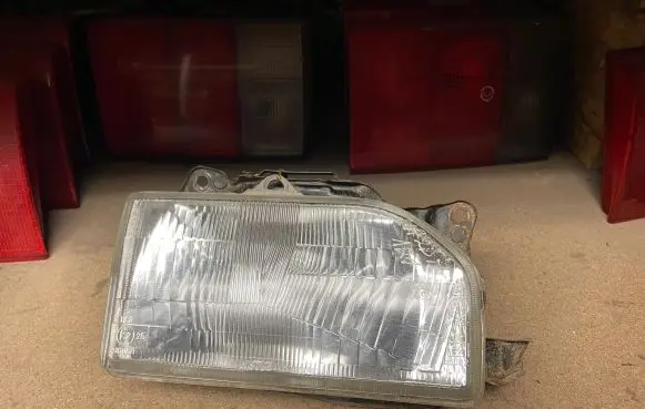 Mazda 121 Headlight/headlamp 11061238 11061235
