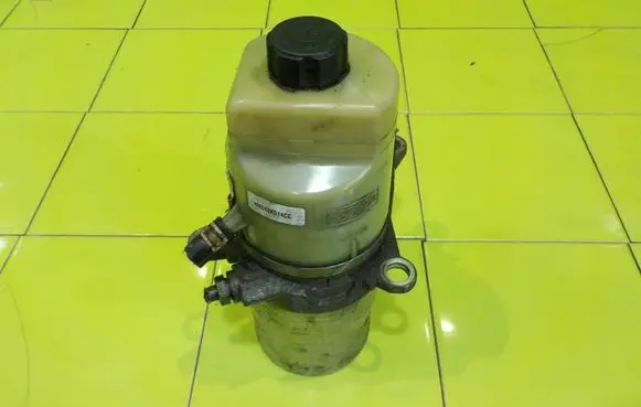 Ford Kuga I Power steering pump 4M5113K514CC