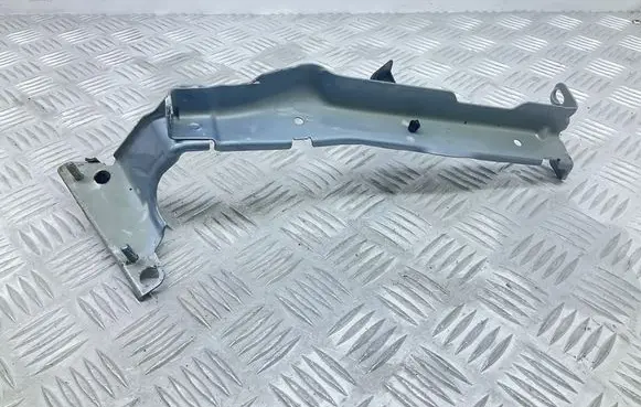Audi A4 S4 B8 8K Fender mounting bracket 8K0821135D