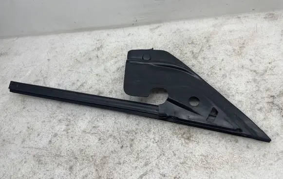 Tesla Model Y Door glass trim 150006700b