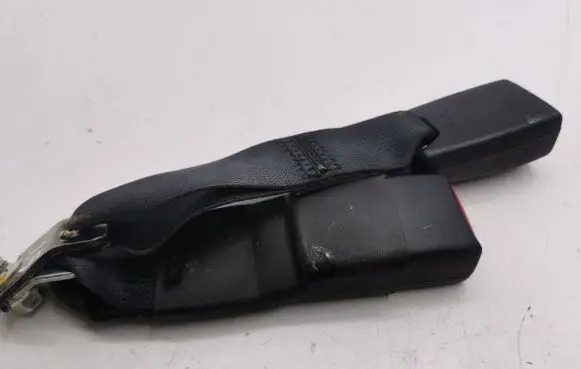 Mazda CX-7 Middle seatbelt buckle (rear) 100924BF M4231