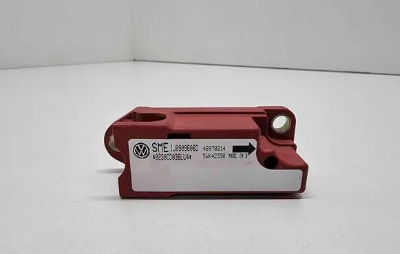 Volkswagen Golf IV Airbag deployment crash/impact sensor 1J0909606D 5WK40310