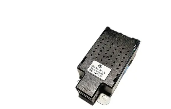 Volkswagen Golf IV Aerial antenna amplifier 5M0035570B