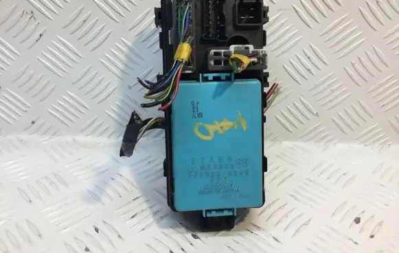 Mitsubishi Pajero Sport I Fuse module MR409898