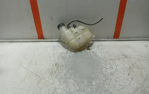 Mini Cooper Countryman F60 Coolant expansion tank/reservoir 8687503