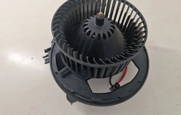 Volkswagen Tiguan Heater fan/blower 3Q1819021C