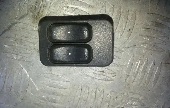 Opel Zafira A Electric window control switch 13363201 90561088