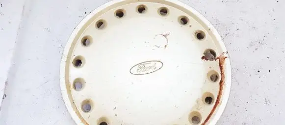 Ford Fiesta R15 wheel hub/cap/trim 85FB1130AA 85FB-1130-AA