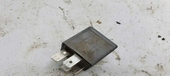 Volkswagen PASSAT B5 Other relay 8D0851253A V23134B52X301