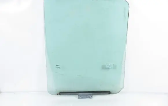 Iveco Daily 35.8 - 9 Front door window/glass (coupe) 