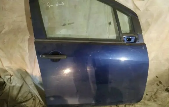 Opel Agila B Front door melynos
