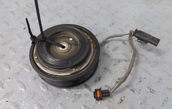 BMW 1 F40 Air conditioning compressor pulley 64527948797 7948797