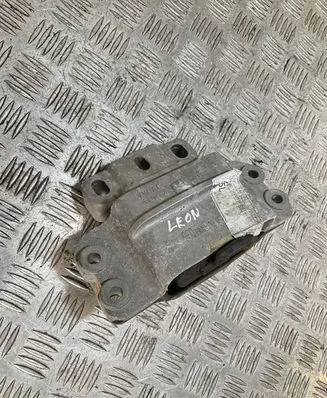 Volkswagen Golf V Engine mount bracket 1K0199555
