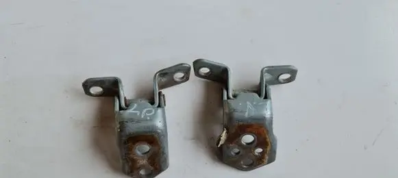 Mazda 5 Front door upper hinge