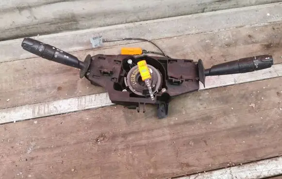 Peugeot 406 Indicator stalk 61557024