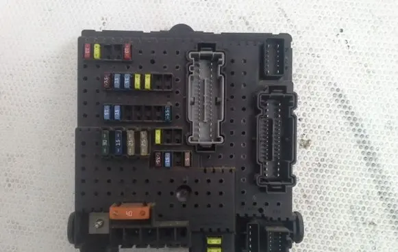 Volvo V70 Fuse module 30728512 06W112