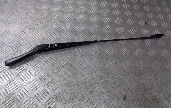 Volkswagen PASSAT B6 Front wiper blade arm