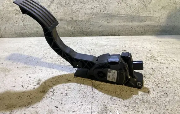 Ford Focus Accelerator throttle pedal BV619F836AB
