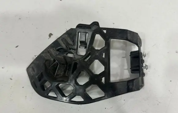 BMW 8 G14 Front bumper mounting bracket 7420883