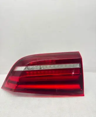 Tailgate rear/tail lights
