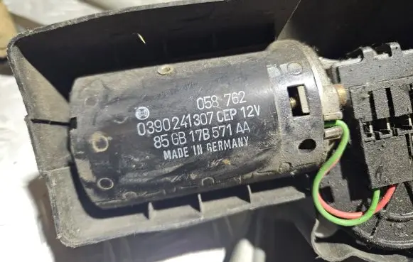 Ford Escort Front wiper linkage and motor 0390241307 85GB17B571AA