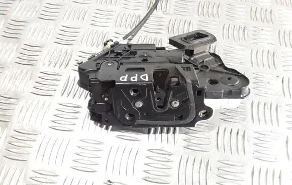 Volkswagen Polo V 6R Front door lock 5K2837016