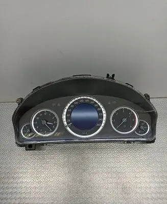 Speedometer (instrument cluster)