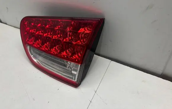 Tailgate rear/tail lights