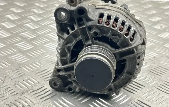 Volkswagen PASSAT B5.5 Generator/alternator F00M145225 0124515083 028903031