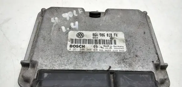 Volkswagen Golf IV Engine control unit/module 06A906018FH 0261206266
