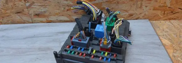 Citroen C8 Fuse module 9651938180