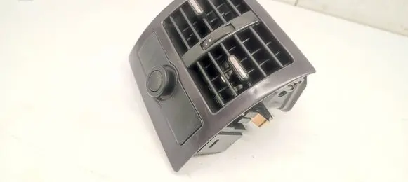 Rear air vent grill