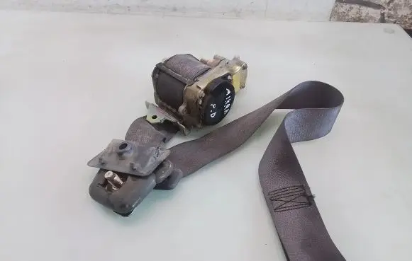 Nissan Micra Front seatbelt