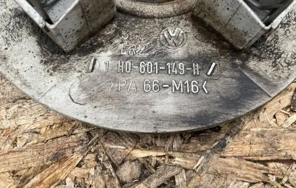 Volkswagen Golf III Original wheel cap 1H0601149H